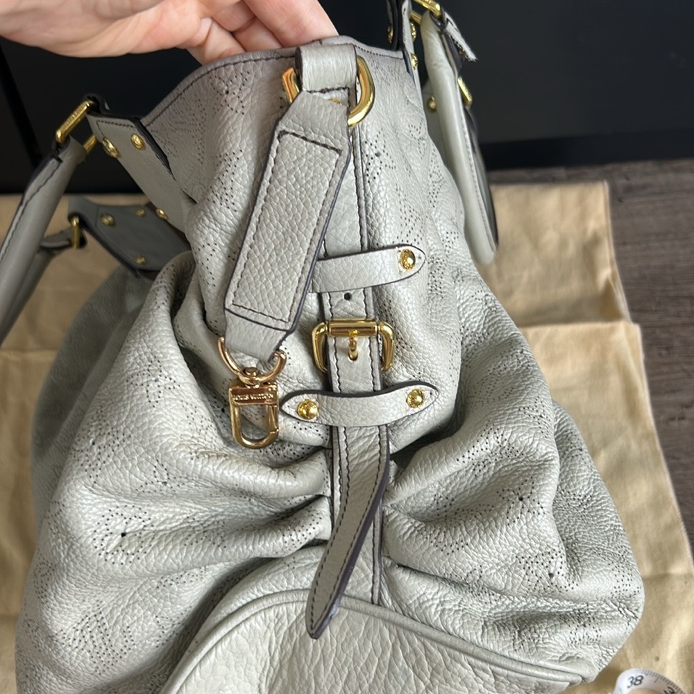Louis Vuitton Mahina XL Leather Bag - Picture 9 of 13